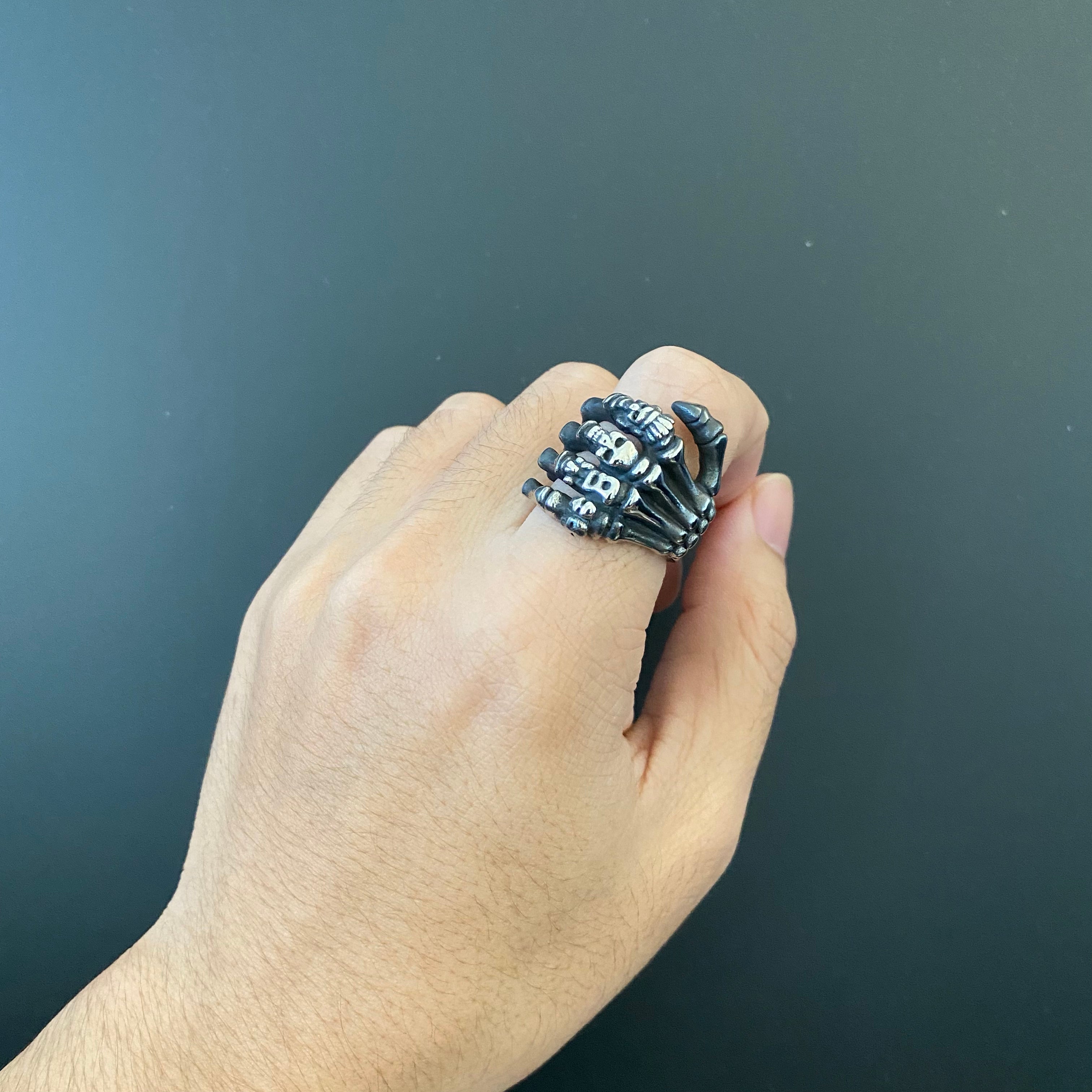 Skeleton Hand Armband Legierung Geist Klaue Bangle Übertreiben Gothic Finger  Ring Cosplay Kostüm für Männer Frauen (Silber) : Amazon.de: Spielzeug